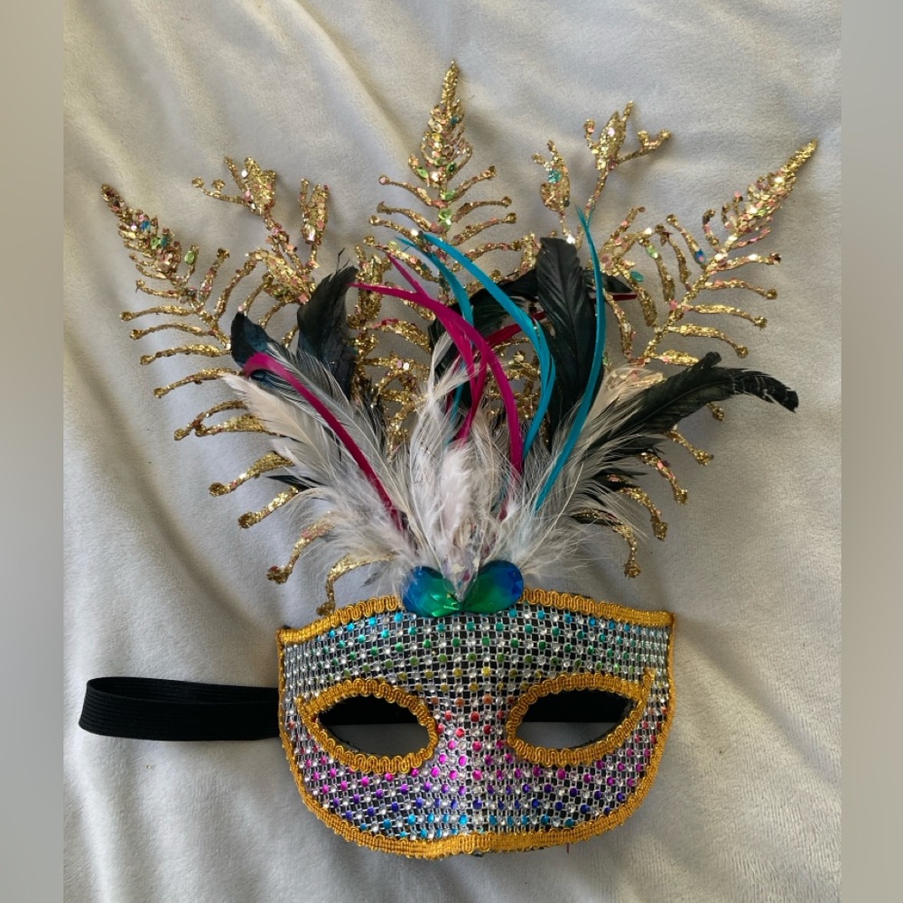 New masquerade mask. About 8” x 4”